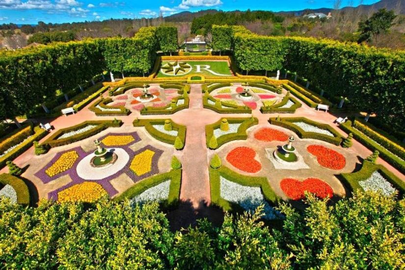 Hunter Valley Gardens Two Fat Blokes